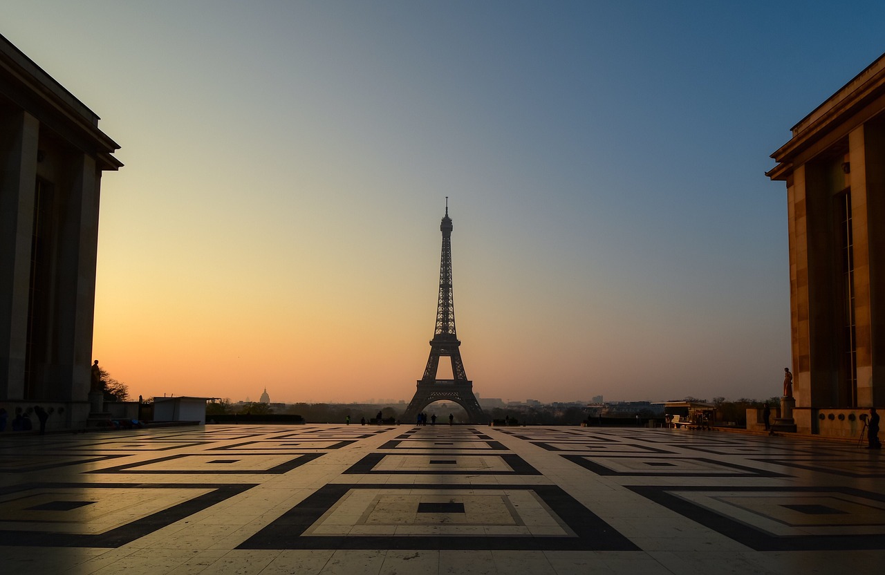 awesome facts on the eiffel tower