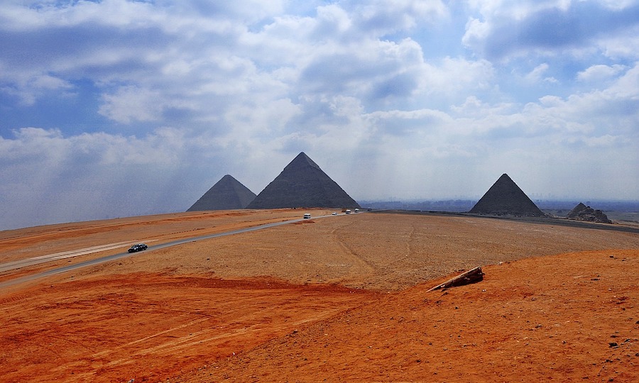 an image of the pyramid of giza