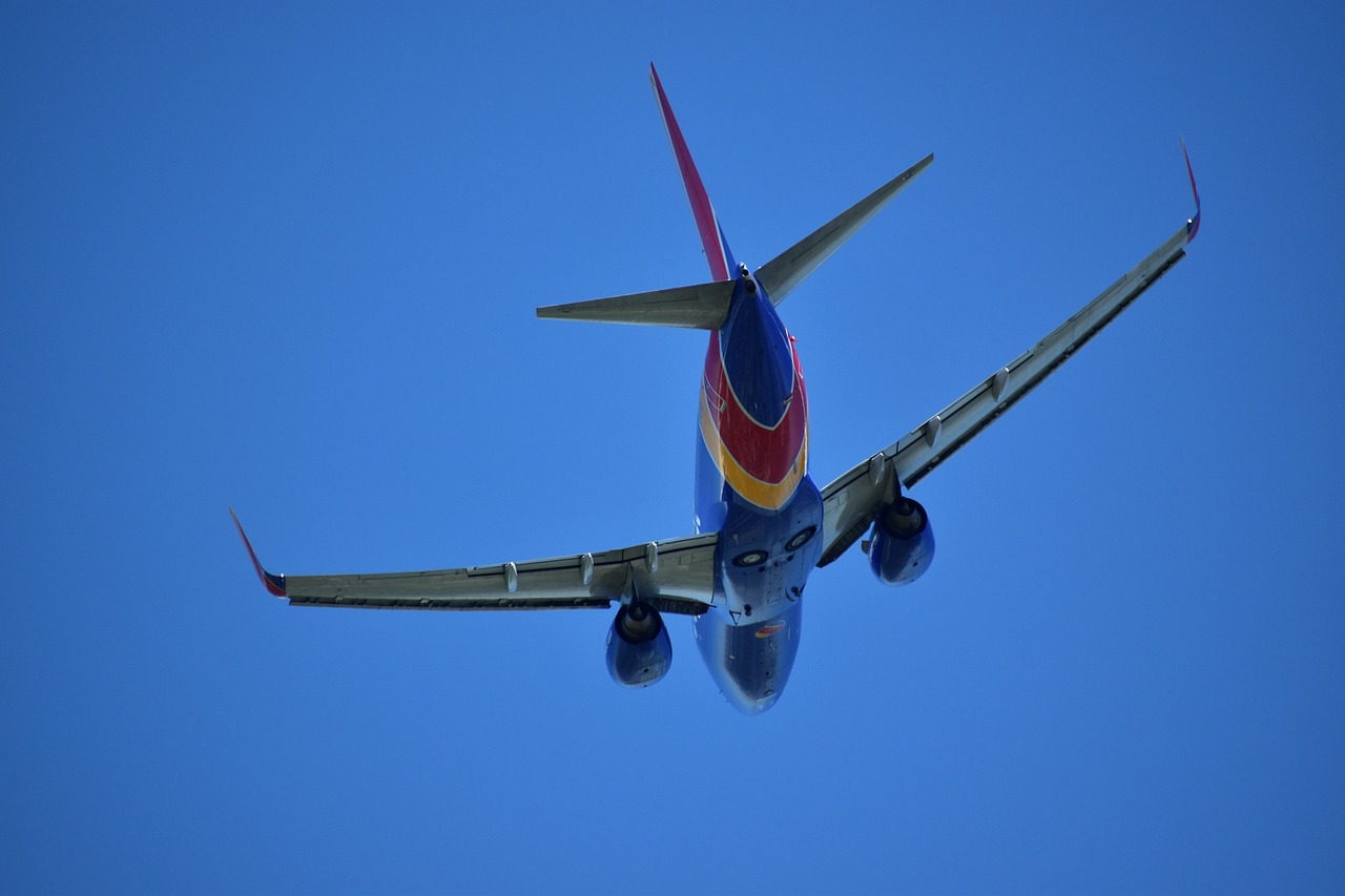 an image of a boeing 737