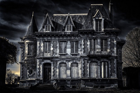 horror looking house